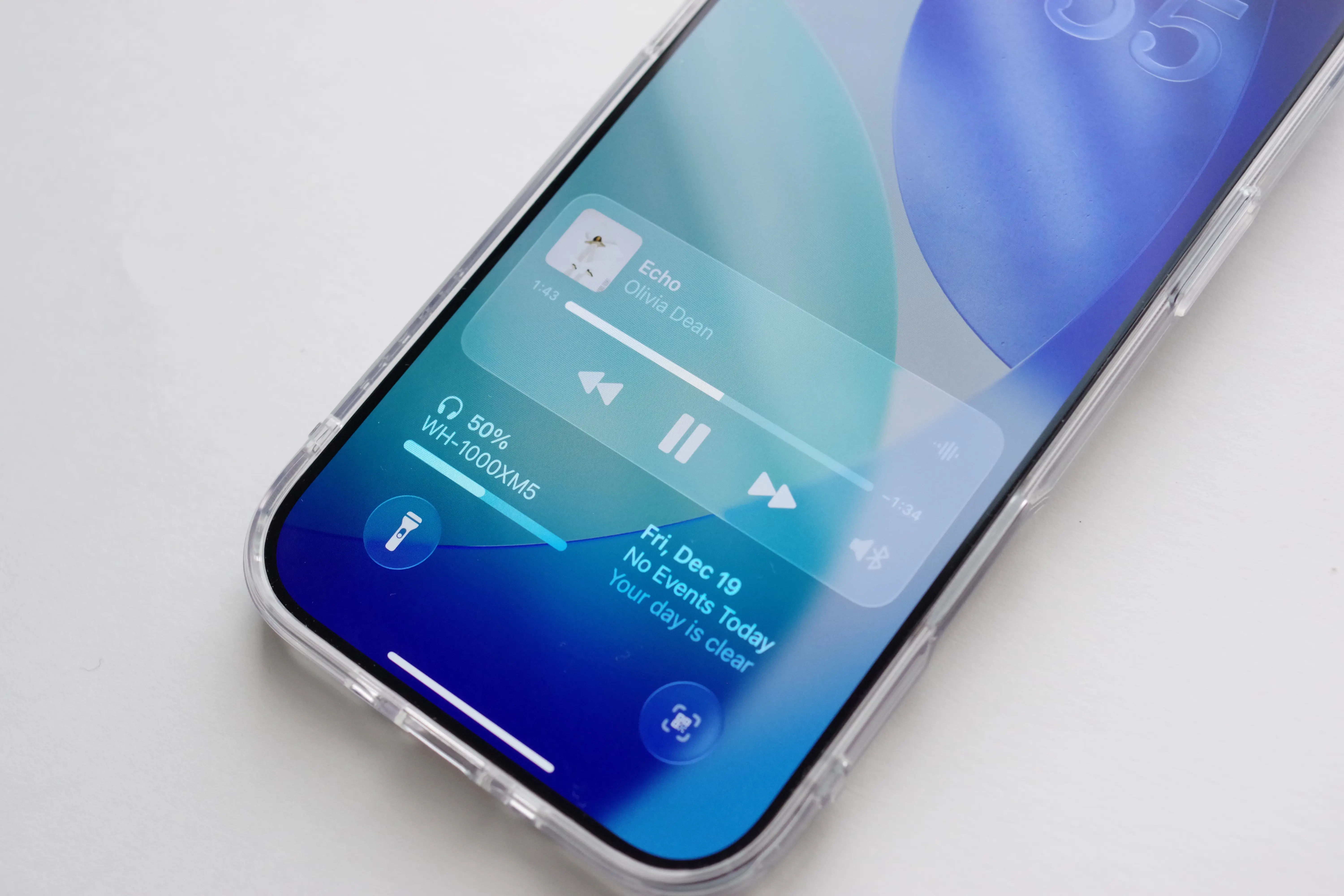 iPhone Airのディスプレイ下部の写真