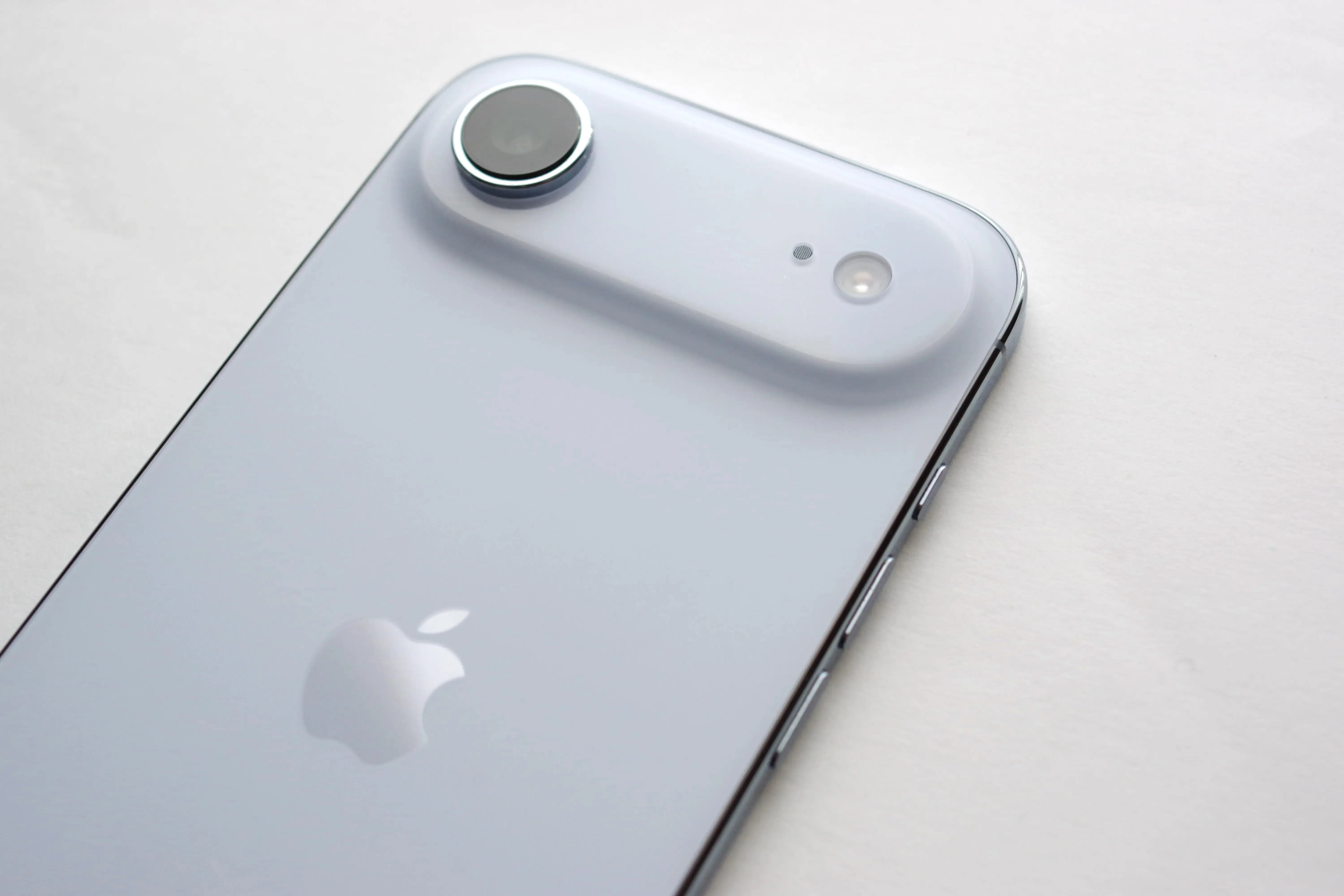 iPhone Airの背面の写真