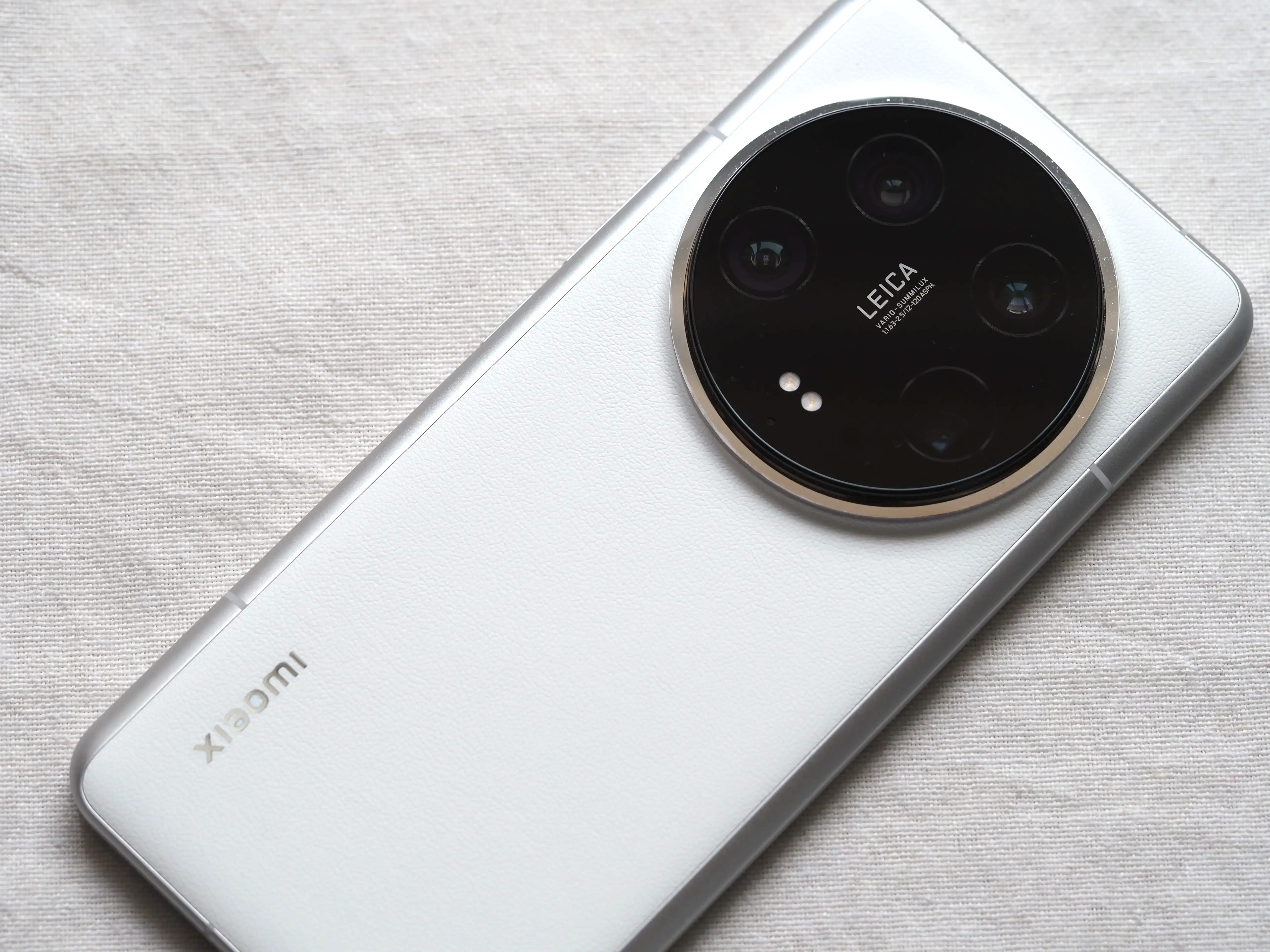 Xiaomi 14 Ultraの背面の写真