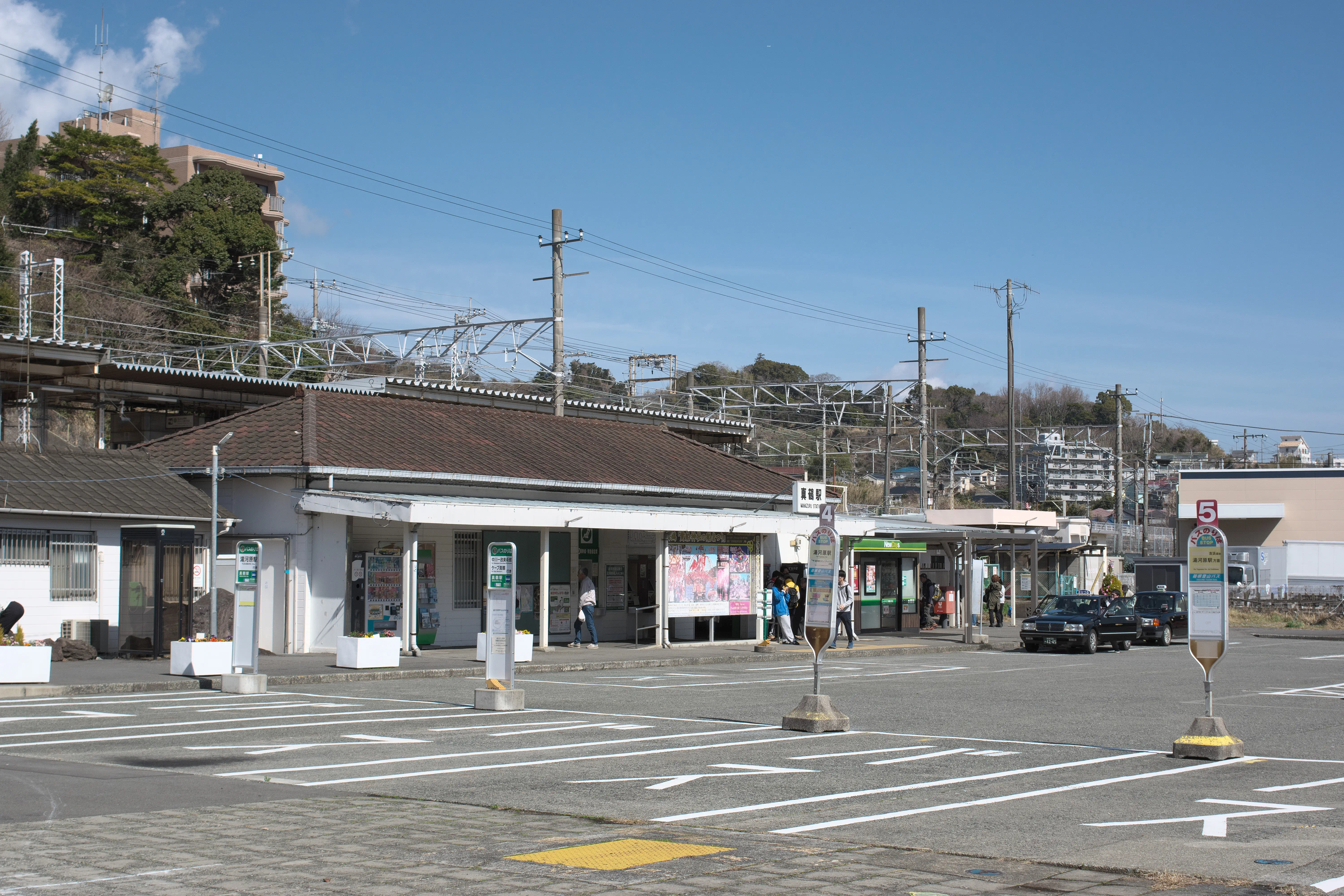 真鶴駅の駅外観