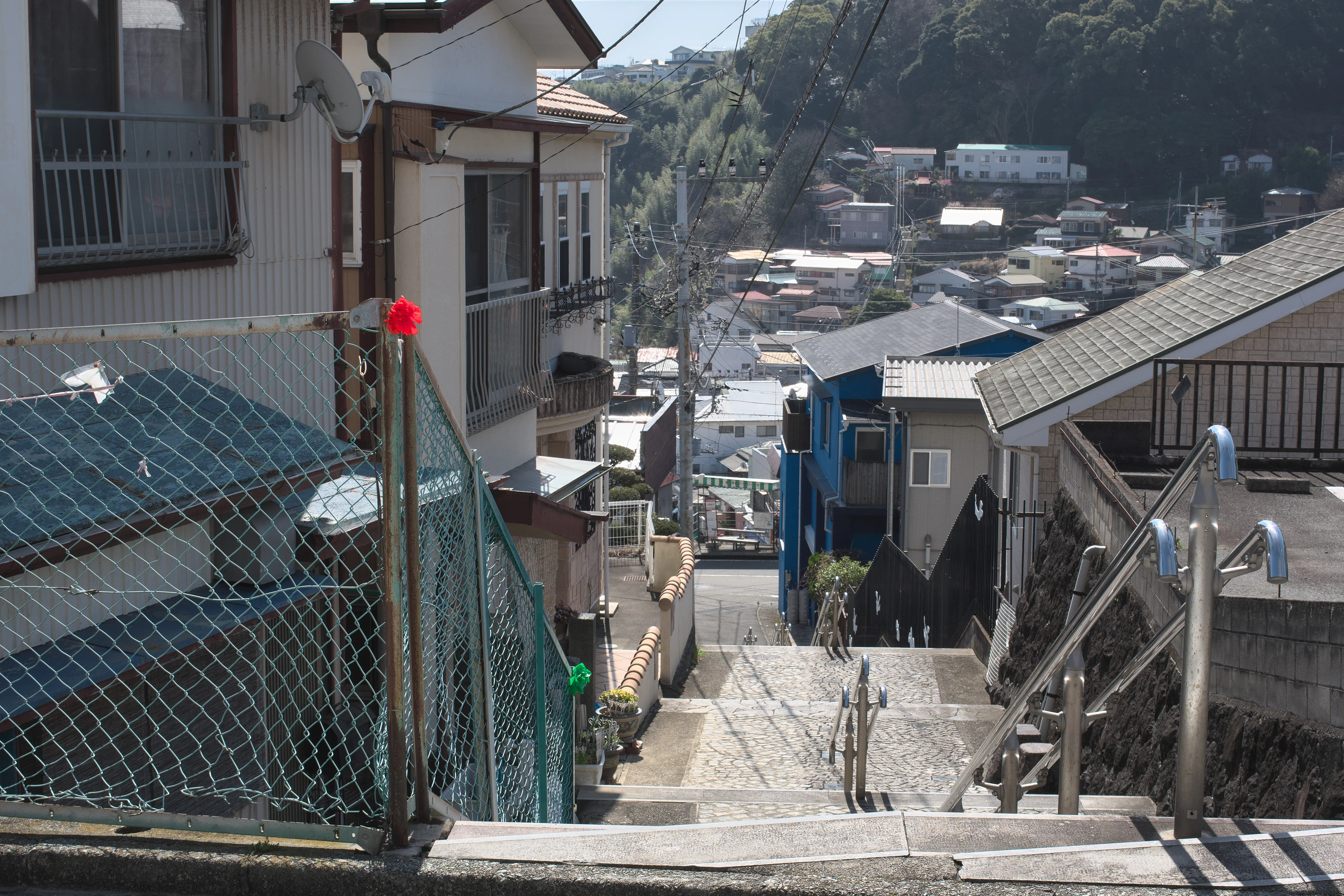 住宅街の階段の写真