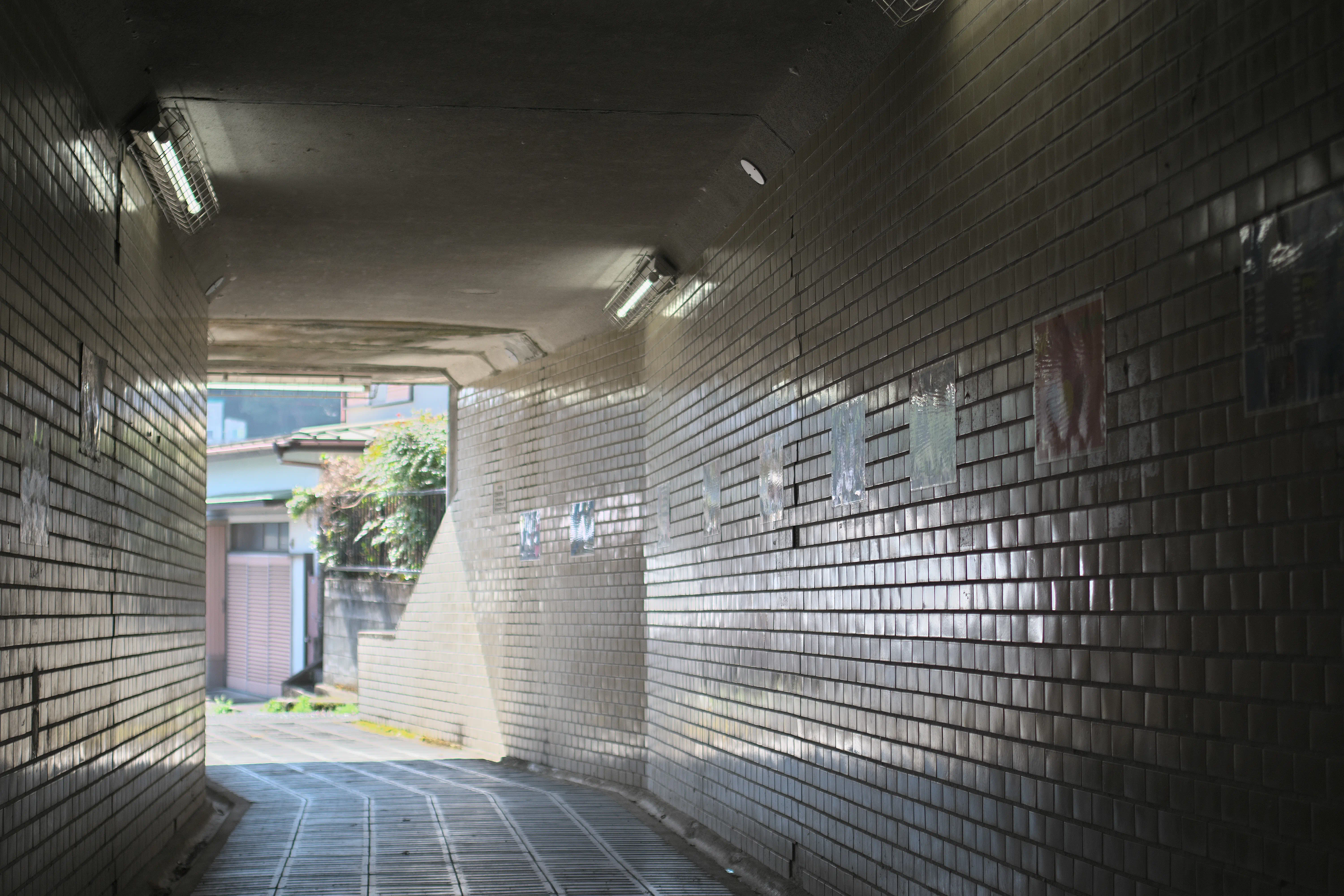 地下道内部の写真